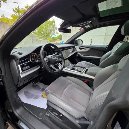 AUDI Q8 55 TFSIe Black Line Pl quattro tip